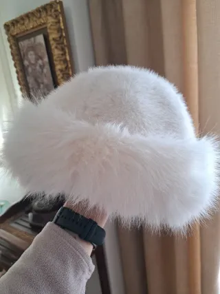 Gorro de pelo blanco