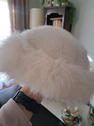 Gorro de pelo blanco