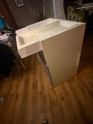 Cambiador de bebé blanco y azul