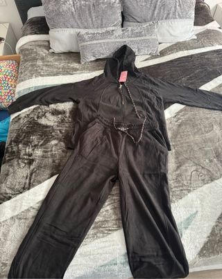 Conjunto chándal negro con capucha