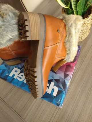 Botines de piel Refresh forrados de borrego