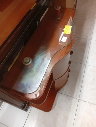 Mobile ingresso in legno e vetro