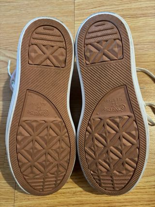 Converse Marrones y Blancas