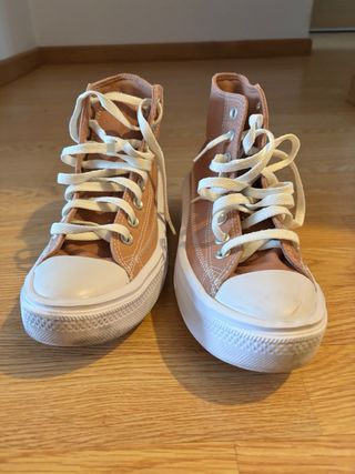 Converse Marrones y Blancas