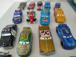 Coleccionismo coches Cars (16) y Hot Wheels (5)