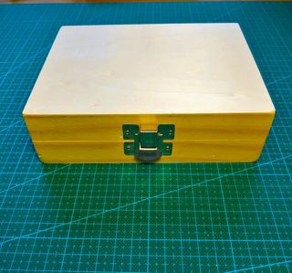 Estuche de madera con 15 fresas de 8mm. Nuevas