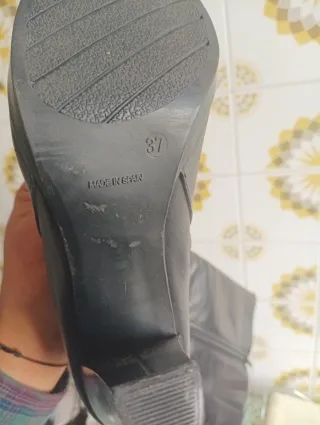 Botas de piel negras