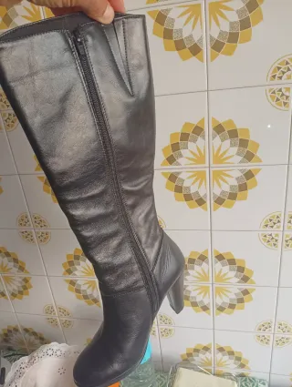 Botas de piel negras