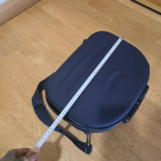 Maleta pequeña azul y negra