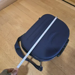 Maleta pequeña azul y negra