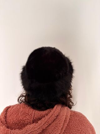 Gorro invierno de pelo negro tipo mongol