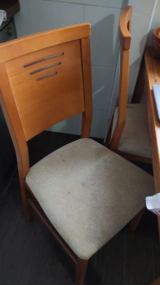 Sillas de madera con asiento de tela