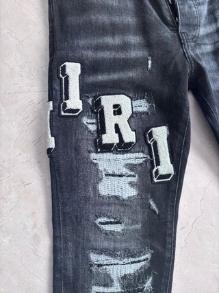 Pantalón vaquero Amiri negro desgastado