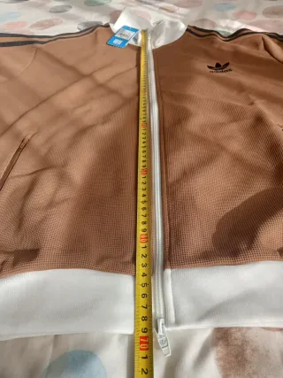 Chaqueta Adidas Original color marrón