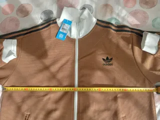 Chaqueta Adidas Original color marrón