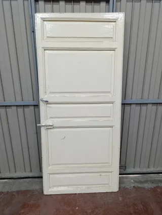 Puertas antiguas de madera y cristal