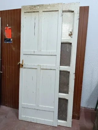 Puertas antiguas de madera y cristal