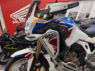 Honda Africa Twin Adventure DCT 2023 equipada