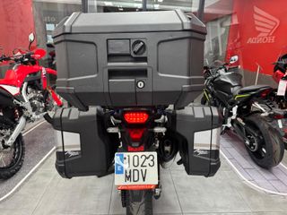 Honda Africa Twin Adventure DCT 2023 equipada