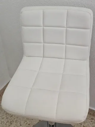 Silla/Taburete acolchado blanco