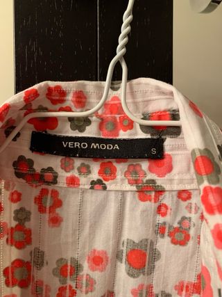 Blusa VERO MODA flores S