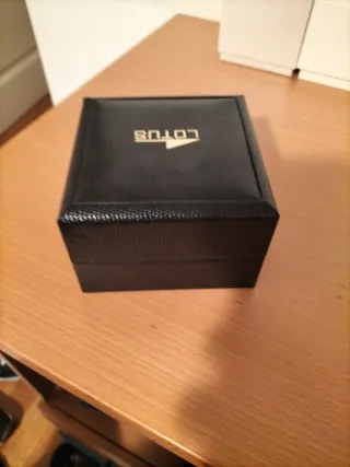 Caja de reloj Lotus negra