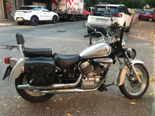 Suzuki Intruder LC 250 con accesorios