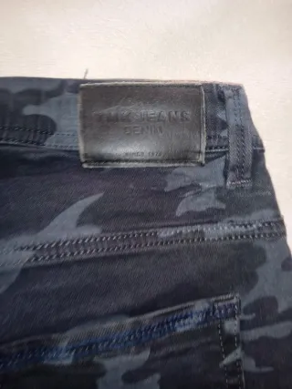 Pantalones pitillo camuflaje