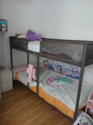 Litera infantil de ikea tiene 1 año