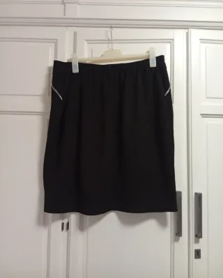 Falda negra con