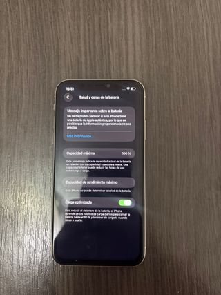 iPhone 11 Plata - Buen Estado