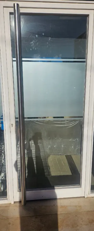 Puerta pesada en muy buen estado