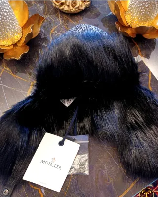 Moncler cuffia con pelo