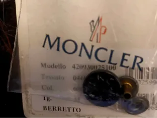 Moncler cuffia con pelo