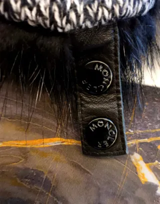 Moncler cuffia con pelo