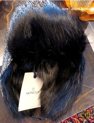 Moncler cuffia con pelo