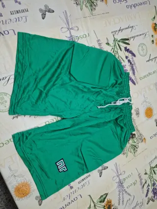 Pantaloncini sportivi verdi taglia L