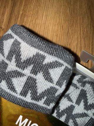 Set Gorro y Guantes Michael Kors Gris