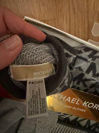 Set Gorro y Guantes Michael Kors Gris