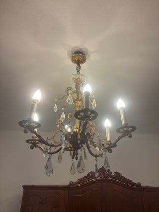 Armario comoda lampara mesitas cama