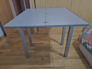 Mesa de cocina cristal roja y metal gris