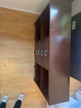 Aparador de madera marrón