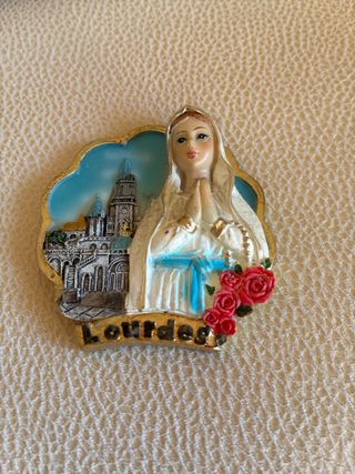 Virgen de Lourdes figura e iman
