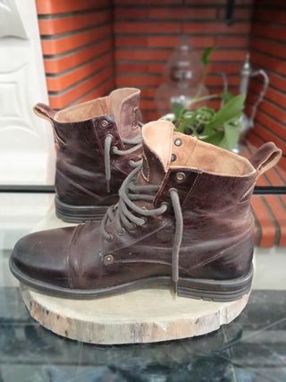 Botas Homem Levi's Castanhas