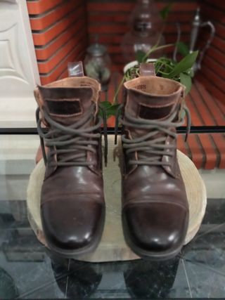 Botas Homem Levi's Castanhas