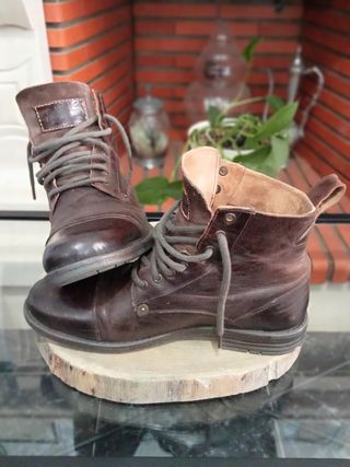 Botas Homem Levi's Castanhas