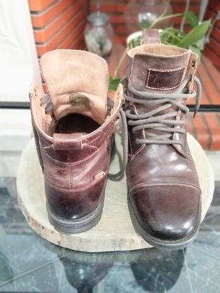 Botas Homem Levi's Castanhas