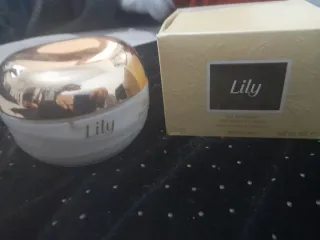 Creme Lily dourada e branca