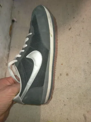 Zapatillas Nike Negras y Plateadas