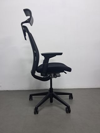 Sedia da ufficio ergonomica STEELCASE THINK v2 con poggiatesta professionale